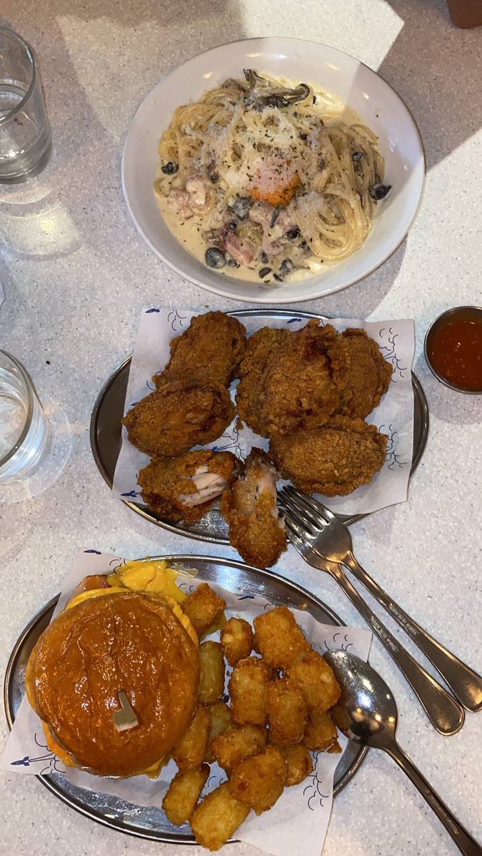 OhFoodylicious's tweet photo. 📍9 Apollo Coffee Bar

Located in the heart of the Serangoon Gardens' Neighbourhood, it is a local cafe/bar that is family friendly.
Menu ranging from burgers to pastas, as well as pancakes. #singaporecafe #apollocoffeebar #sgcafe #sgfood #cafefood https://t.co/Bonk1MTjIi