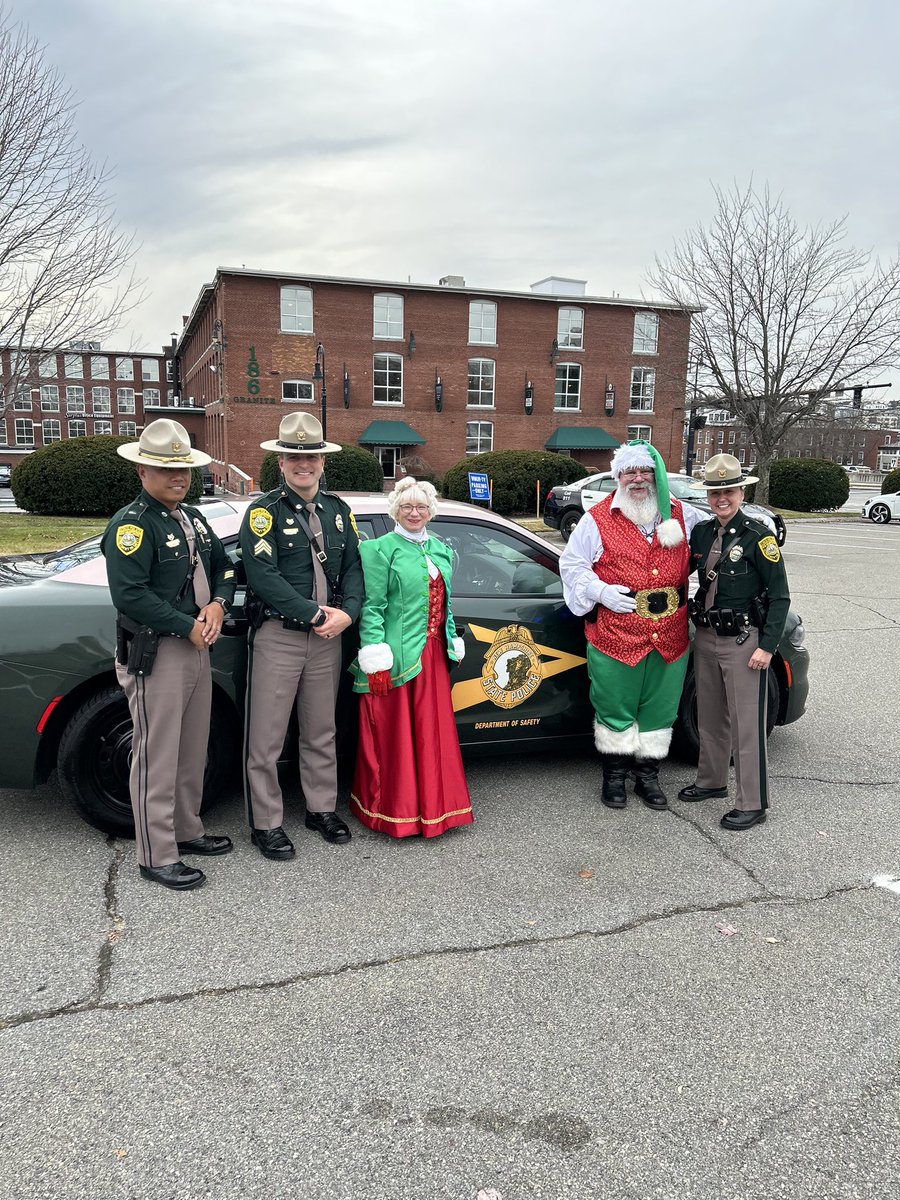 It’s official! Santa told us the New Hampshire State Police is on the NICE List! ✅

Yesterday afternoon, Troopers dropped off a donation of toys to the WMUR-TV Spirit of Giving Toy Drive, benefiting children in need this holiday season. 

#toysfortots #giveback #spiritofgiving