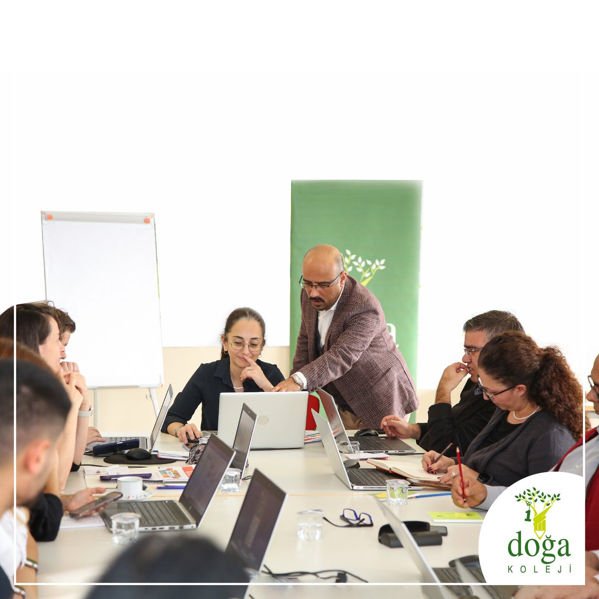 Doğa Koleji Akademik Lise Koordinatörlüğü Bölüm Başkanlarımız, Çamlıca Kampüsümüzde düzenlenen “Yeni Eğitim Vizyonu Çalıştayı”nda, geleceğin eğitim vizyonunu oluşturmak üzere bir araya geldi.