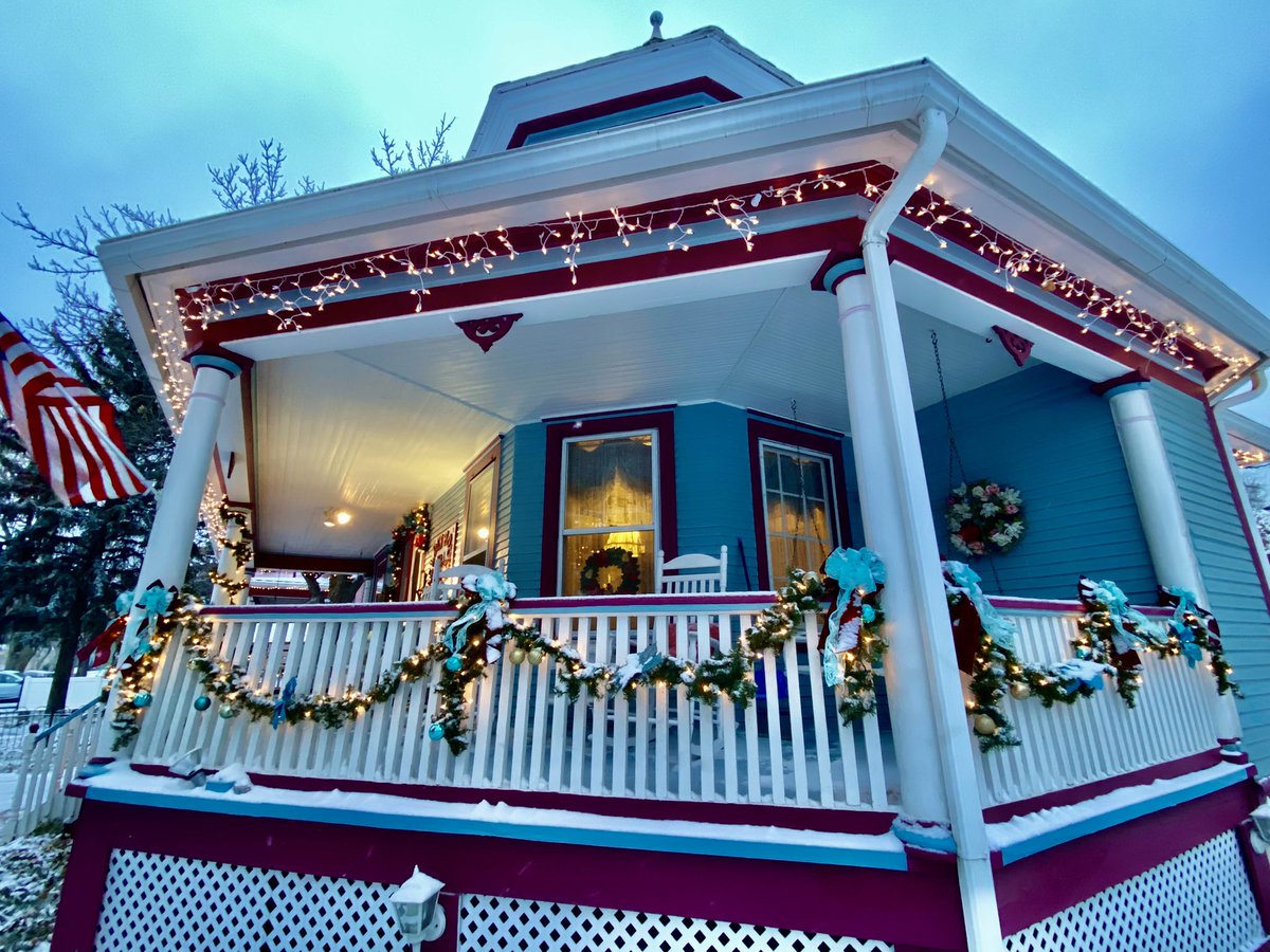 SallieClark's tweet photo. Happy Holidays from our home to yours! https://t.co/HevX3SCtJ6