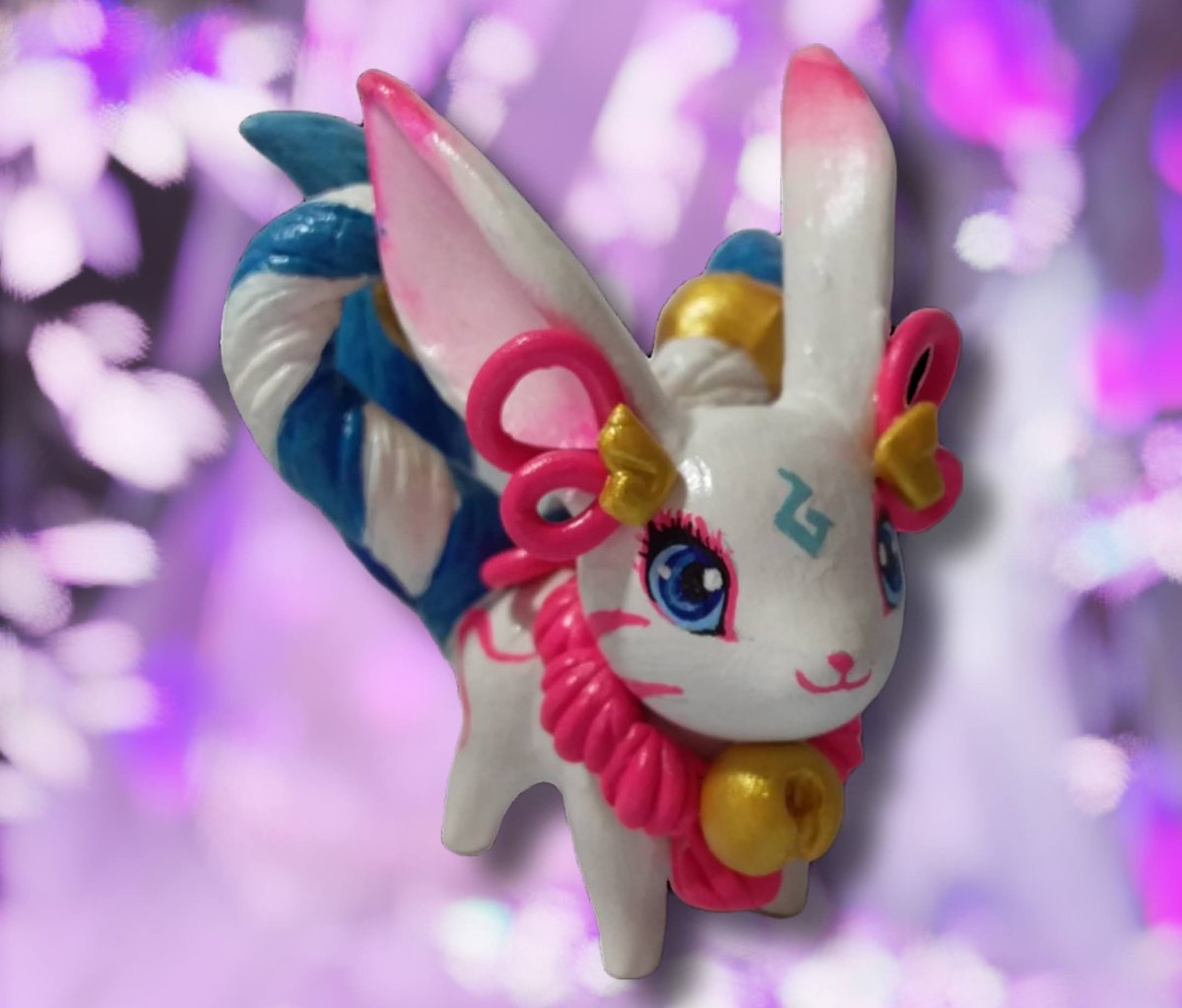 Está es una pequeña muestra que estoy haciendo en porcelanicron, las tengo a la venta pero solo en Colombia
Son minileyendas de tft en este caso es un colinube flor espiritual #tft #lol #Colombia #teamfighttactics #porcelana #artesanal #game #florespiritual #colinube