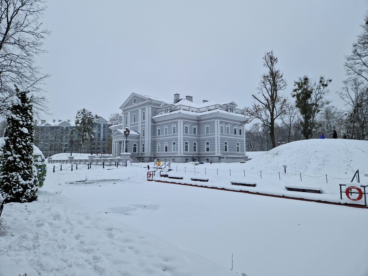 Sometimes, #winter does happen in #Kaliningrad. #snow #hedgehoginthefog #VisitKaliningrad #nofilter #park