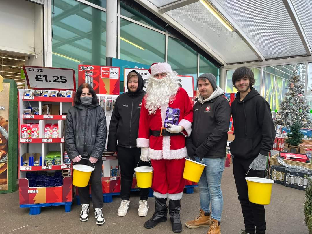 We’re out collecting at Asda until 4 today! 

Come over and say hello to Santa and the gang!

If you miss us today, don’t worry! We’re back tomorrow🤩