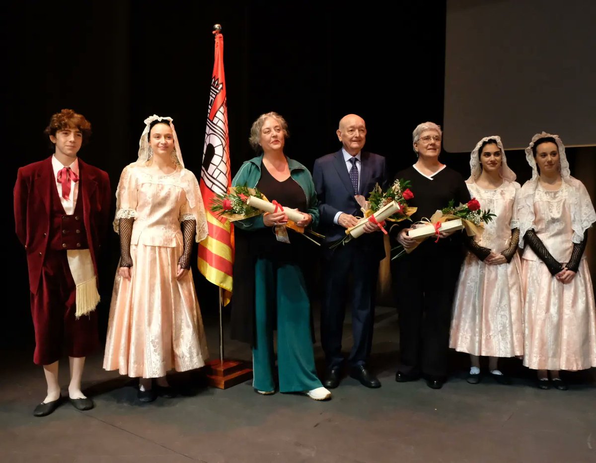 Hem celebrat la 54a edició de l'entrega del guardó "Terrassenc de l'Any". Enhorabona Mercè Paloma, Ramon Pons i Rosa Ribera per tan merescuda distinció! Gràcies @lapajaradeterrassa i @cormontserratterrassa per ser-hi #ccelsocial #terrassencdelany2023