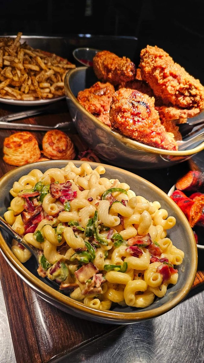 A moment of appreciate for the bacon &amp; jalapeño 'mac' n cheese that comes with the Fried Chicken Family Meal....