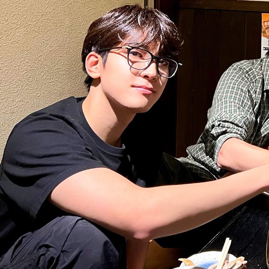 wonuoiawoo's tweet photo. WHAT IN THE EXTREME BOYFRIEND CODED IS THIS JEON WONWOO??? https://t.co/GCnyc7Dn1T