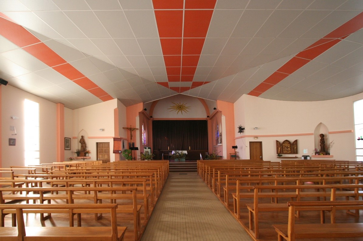 comcnef's tweet photo. L'ancienne église catholique Saint-Charles, à Bar-le-Duc (55) a été achetée par une Église protestante évangélique (FEPEF).

"Nous croyons le commencement d'une nouvelle saison pour notre communauté" témoigne le pasteur. https://t.co/lQGWlw2hMW