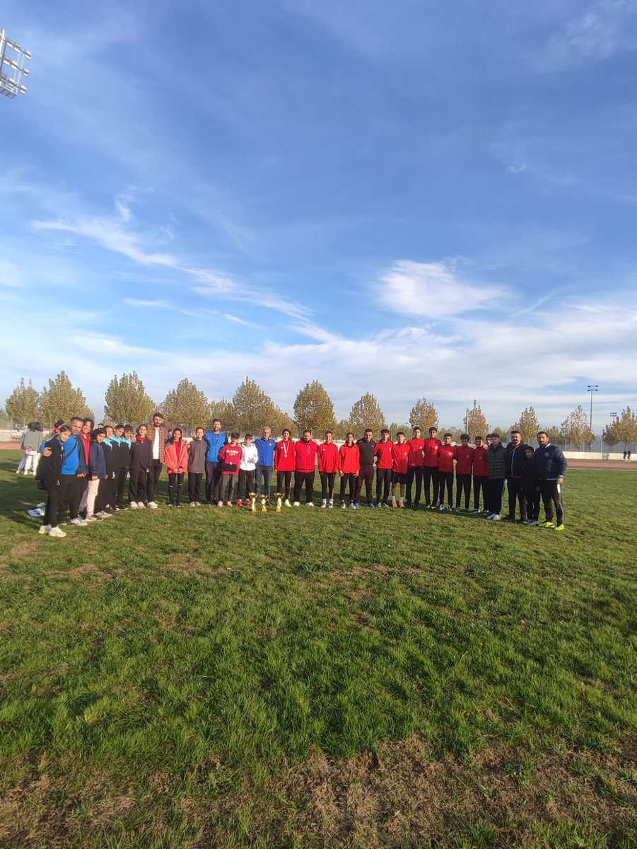 Bugün Diyarbakır da yapılan Bölgesel Kros Ligi Türkiye Yarı Finalinde  şampiyon olan 

Solhan ve Karlıova ilçe Takımlarımızı, 🥉olan Genç İlçe Karmamızı ve finale yükselen ekiplerimizi tebrik ediyor 23 Aralık’taki finalde başarılar dilerim. 

Emeği olan herkese teşekkürler. 👏👏