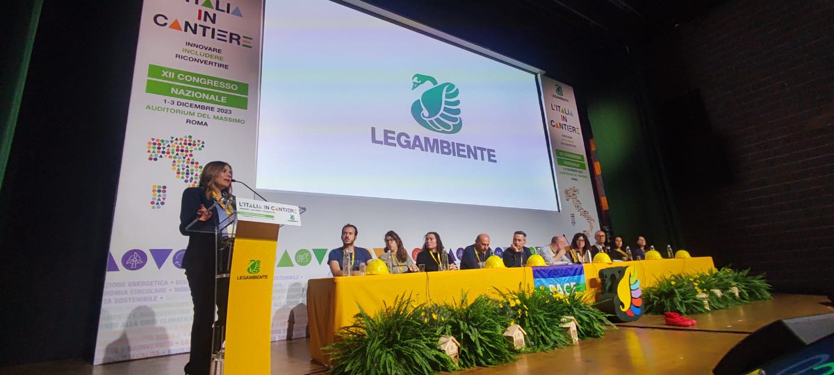 ISPRA_Press's tweet photo. DG Ispra Siclari al XII a #LegambienteXII: "In Italia emissioni aumentate del +8,5% nel 2021. Per accelerare #transizioneecologica dobbiamo rendere più partecipi i cittadini. 
Ispra e @SNPAmbiente, come anche @Legambiente, lavorano in questa direzione." https://t.co/Mj5pVw5ezM