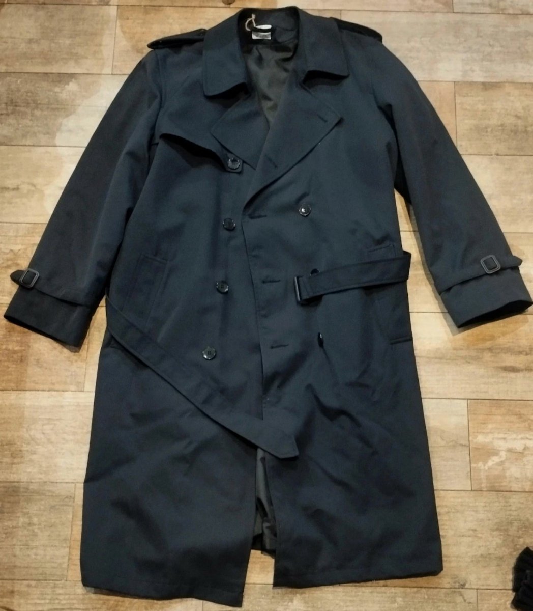 LDenicheurs's tweet photo. [#TailleL - manteau - 66€]

Trench bleu marine comme neuf, à un prix plus que correct. C'est une bonne alternative au trench beige emblématique, car plus sobre et moins sujet aux comparaisons (hilarantes) à l'Inspecteur Gadget 🥸

https://t.co/Cs9QGi9IeX https://t.co/PISViBiTms