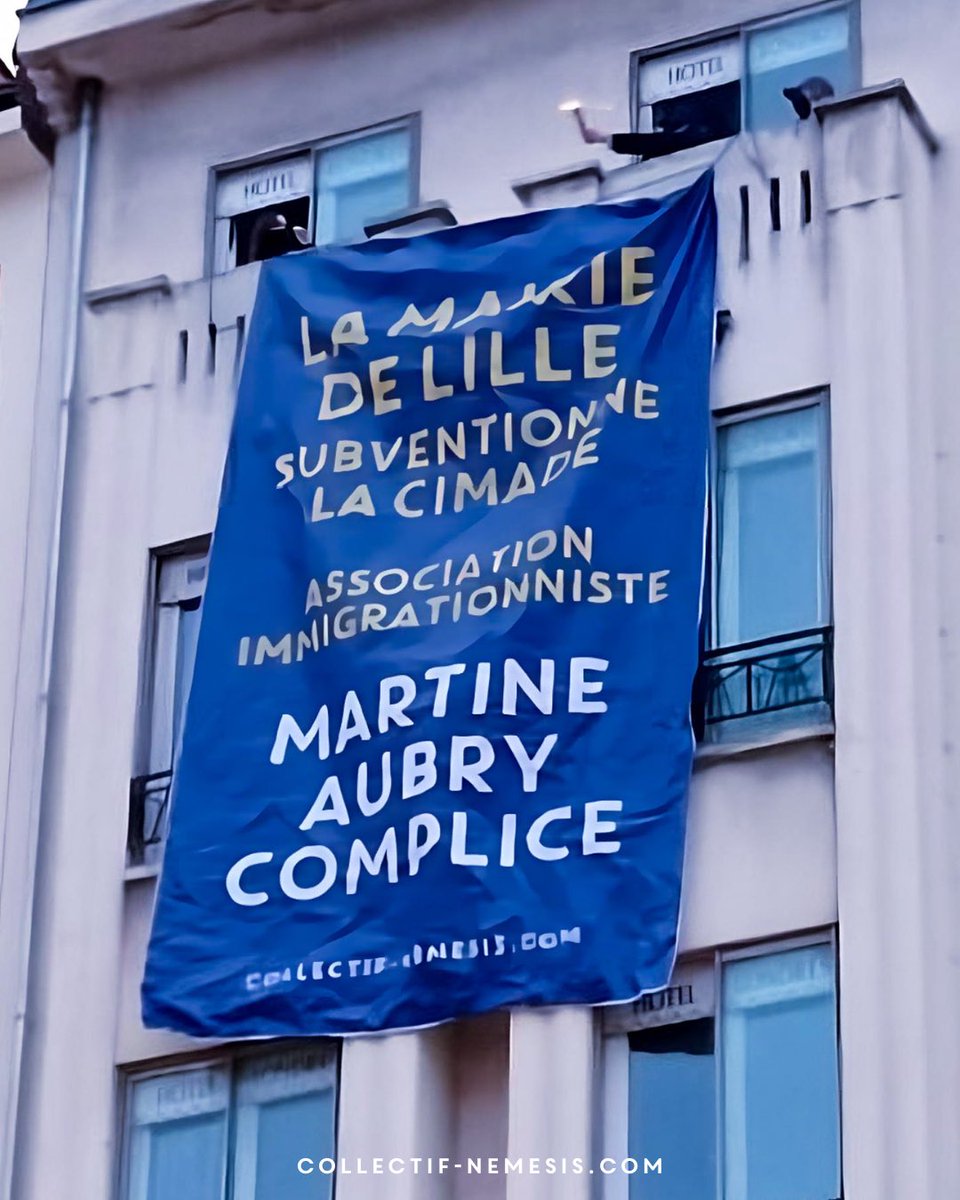 Coll_Nemesis's tweet photo. 😈Nos militantes lilloises ont encore frappé 😈:

Aujourd’hui, pendant le marché de Noël de #Lille, elles ont déployé une banderole pour dénoncer les agissements de l’association @lacimade .

➡️La Cimade est une association qui aide les clandestins à rester sur le territoire français même lorsque ceux-ci sont des délinquants ou des criminels.

➡️Il y a dix ans, la Cimade se mobilisait contre l’expulsion de la famille de Mohammed Mogouchkov, auteur de l’attaque terroriste qui a coûté la vie au professeur Dominique Bernard.

La mairie de @lillefrance dirigée depuis 22 ans par @MartineAubry en subventionnant cette association, se rend complice de délinquants.

#Stopimmigration