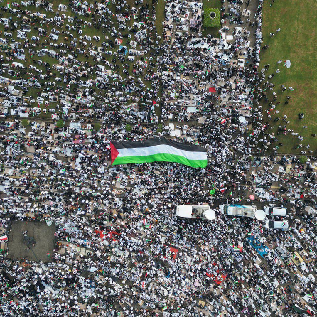 mohmhazim's tweet photo. A massive rally in the Indonesian capital, Jakarta; In support of #Gaza and the #Palestinian resistance.
#غزة_الآن #غزة_تحت_القصف 
#GazaGeniocide https://t.co/7uBg850VoC