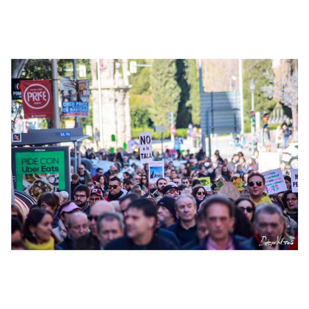 AvComillas's tweet photo. Una mañana estupenda para defender un #MadridVerdeYSaludable Los barrios unidos peleando por el #NoALaTala y #NoALaTuneladora juntxs somos más. Frente al negocio especulador salvemos los barrios #MetroSiPeroNoAsi https://t.co/QZ64AOq0WJ