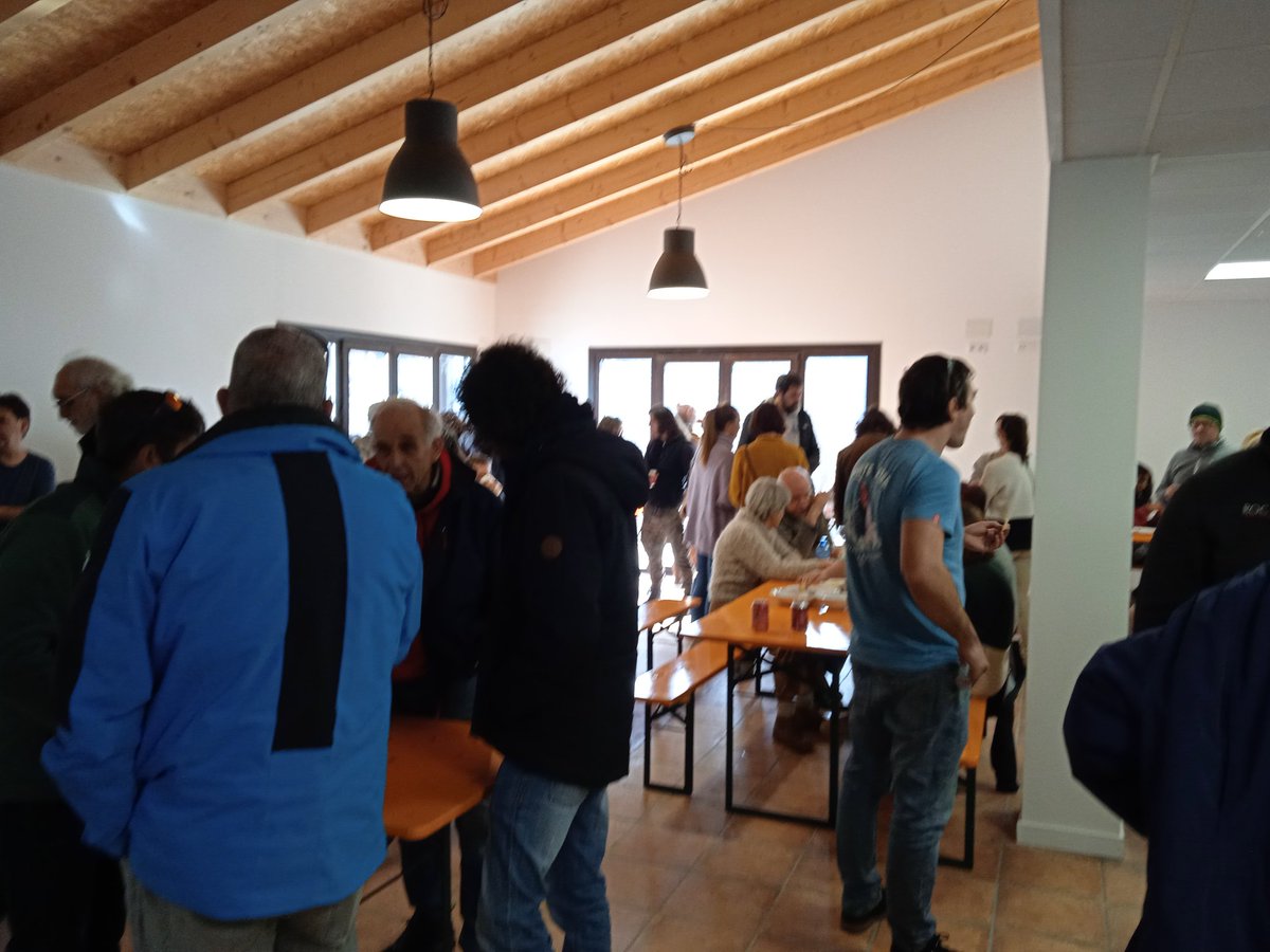 jesus_anas's tweet photo. @pallarsdigital  Inaguracion de la agrobutiga "La Boïga" en Ribera de Cardós. Dar vida al país. Todo un éxito. Gracias @Amonvalldecardos https://t.co/8qLMC8rYZv