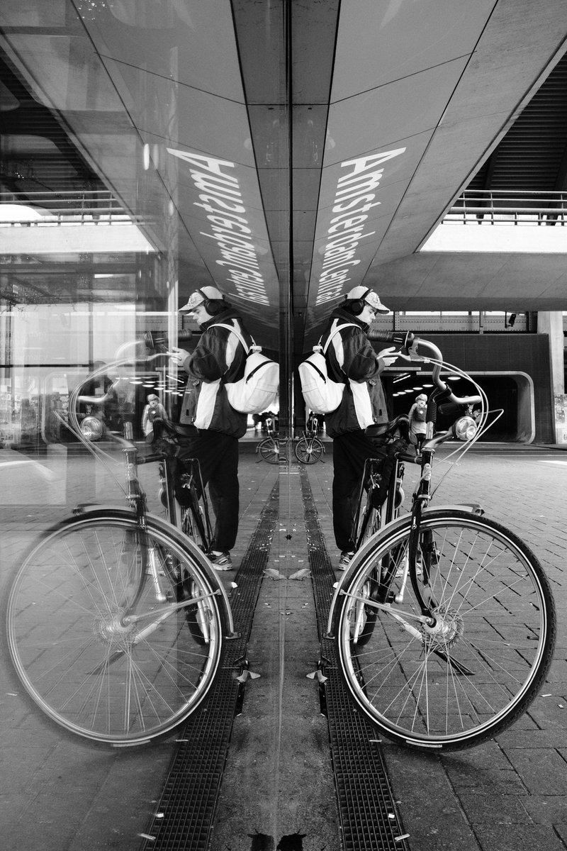 Tbpkip's tweet photo. Reflections &amp; direct eye contact #street #streetphotography #streetphotographer #photography #photographer #bnw #blackandwhite #fuji #fujix #fujifilm #x100 #x100v #fujifilmx100v #Amsterdam https://t.co/43HzRExm9R