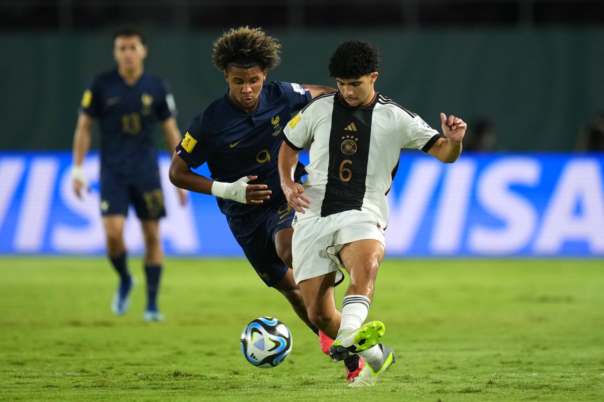 fckoeln's tweet image. Die Jungböcke Fayssal Harchaoui und Justin von der Hitz sind Weltmeister! Im Finale der U17-WM gewann Deutschland gegen Frankreich 6:5 n.E. (reguläre Spielzeit 2:2). Herzlichen Glückwunsch, Fayssal und Justin, die #effzeh-Familie ist stolz auf Euch! 1fc.koeln/46OzKyc