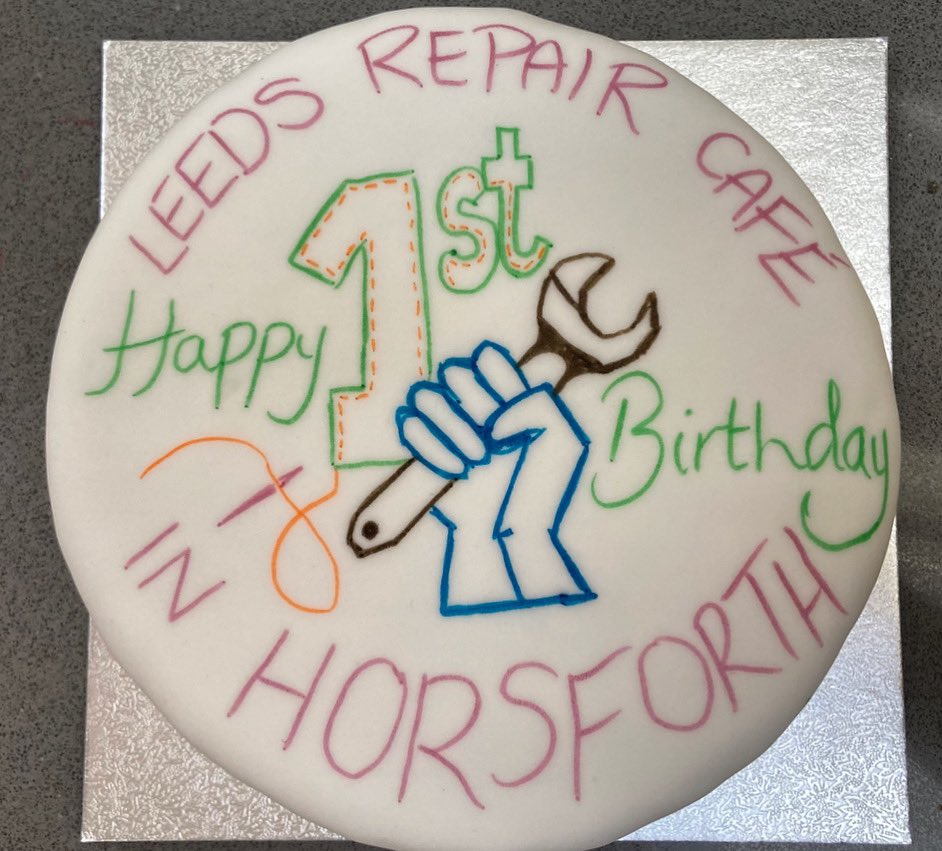 Celebrating the @RepairCafeLeeds in #Horsforth being 1 year old today! We’ve held 13 session, and helped over 500 people to provide advice and often fix and repair all sorts of household items. From hair straighteners, lamps, Christmas decorations and clothes. 🧵🛠️