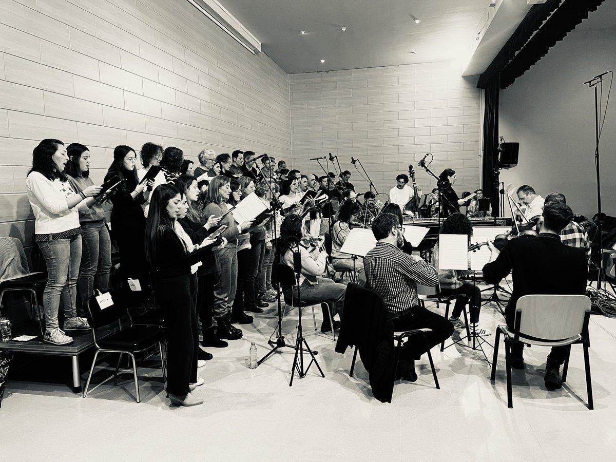 tenorvictor's tweet photo. Este fin de semana grabando en Cáceres con @VNmusica @GancedoSonia obras de recuperación del archivo de la Catedral de #Plasencia @OBBadajoz coro de la @infouex @santiperei y @franrodilla1a a los mandos. #musicabarroca #musicaclasica #grabaciones #orquesta #coro #vnstudio https://t.co/FuaxvgLT83