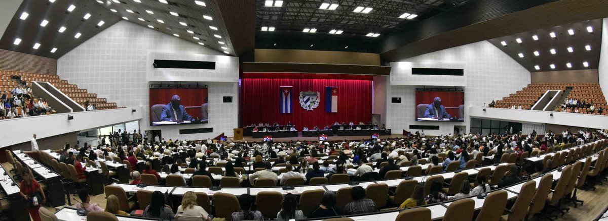 Esteban Lazo: "El 2 de diciembre de 1976 quedó constituida la I Legislatura de la Asamblea Nacional del #PoderPopular🇨🇺.
A 47 años de ese momento histórico, nuestra voluntad y compromiso de representar dignamente a nuestro heroico pueblo, y de respaldar las prioridades del país"
