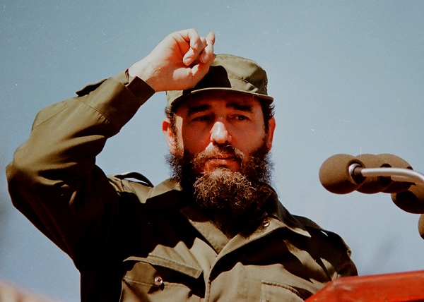 #FidelCastro "Esa identificación de los órganos de poder:  de nuestras Fuerzas Armadas Revolucionarias y nuestro Ministerio del Interior con el resto del pueblo, organizado en sus organismos de masas, crea esa fuerza indestructible, crea esa fuerza invencible".