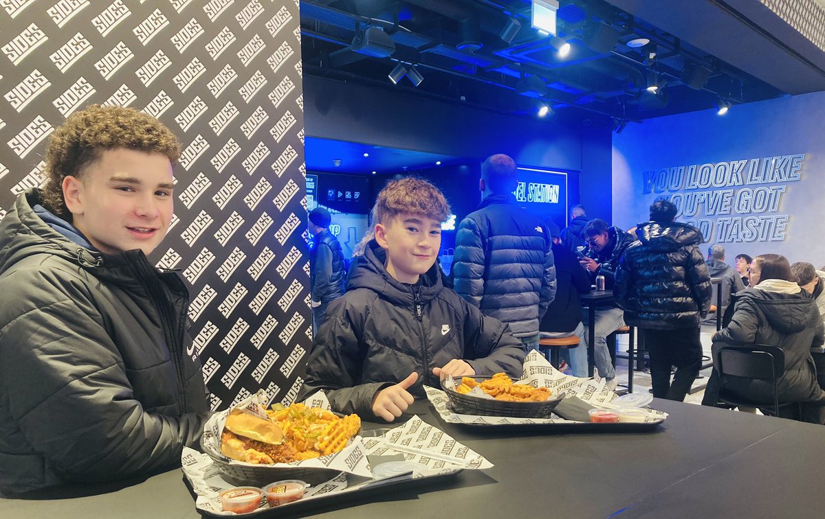 So took the lads to the new <a href="/eatsides/">Sides</a> Manchester and it was a hit <a href="/KSI/">ksi</a> 👍🏻🧇🍗🍔