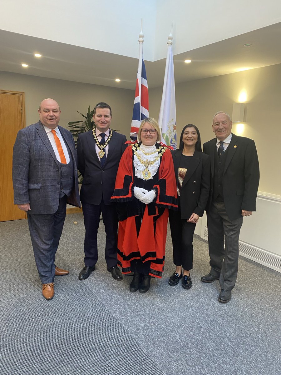 Proud to represent Lord Lieutenant of Gtr Mcr ⁦<a href="/GMLO_UK/">GM Lieutenancy</a>⁩ ⁦@DianeHawkinsDL⁩ at Bury Citizenship ceremony - thanks to Mayor Sandra <a href="/burymayor/">Mayor of Bury</a> and the Registrar for such a special day .