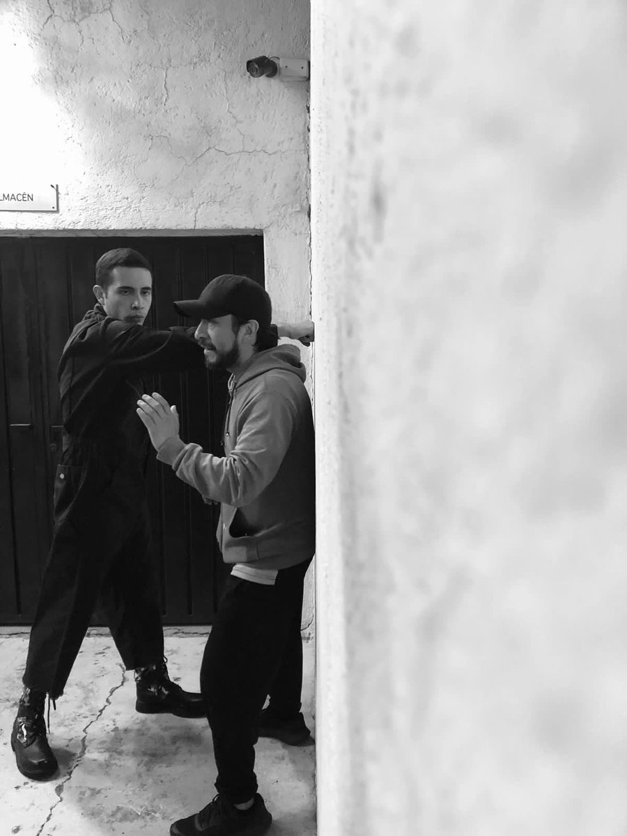 hugofelixmx's tweet photo. Ver trabajar a @miguelangelbarrera es un gusto. Es el rey del combate escénico. 

#CombateEscenico #actuacionencine #actuacion #actuacionfrenteacamara #COMBATE #LaCuartaPared @ElementoPro @LaCuartaPared https://t.co/fdhrVfNHbh