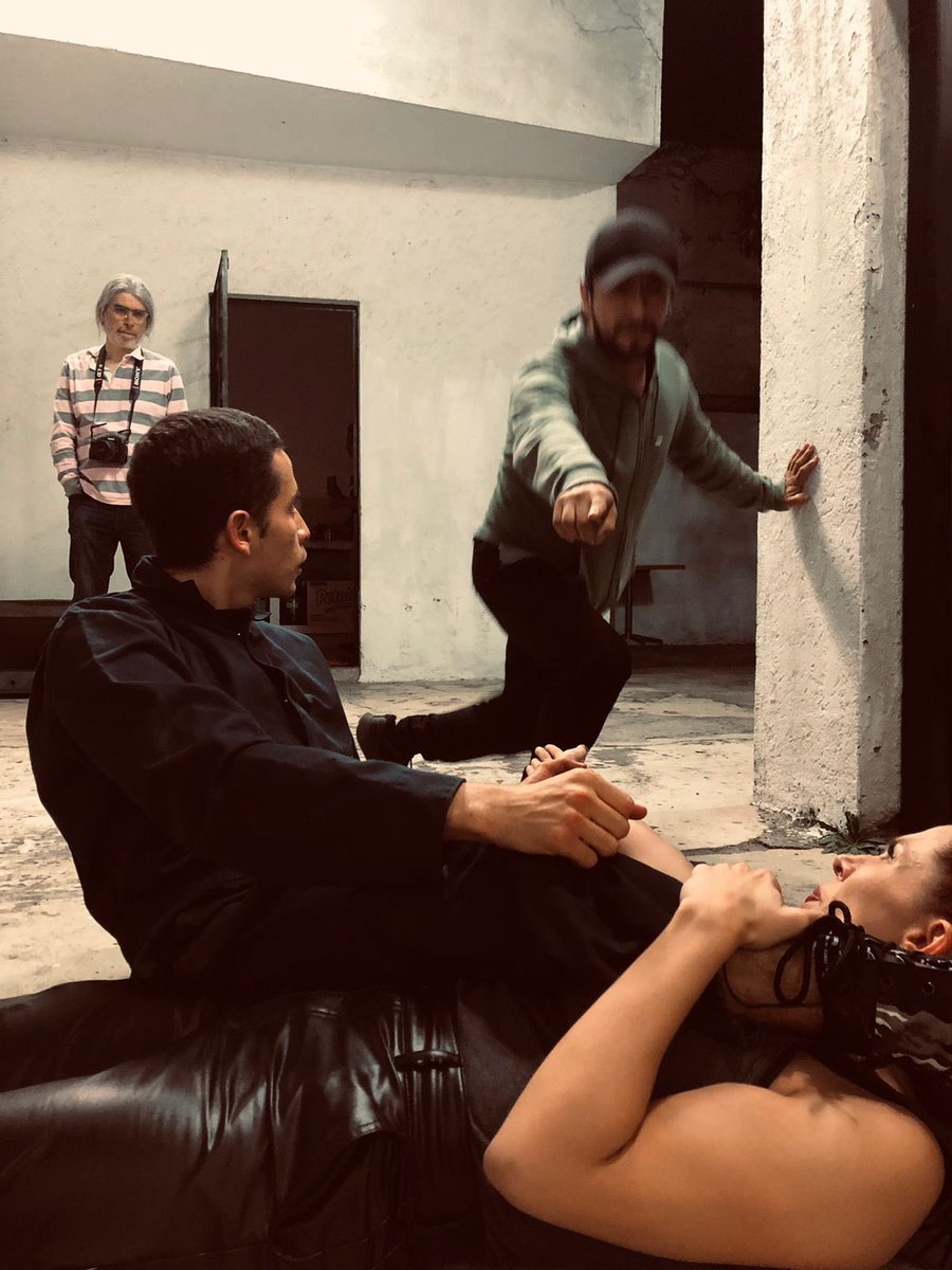 hugofelixmx's tweet photo. Ver trabajar a @miguelangelbarrera es un gusto. Es el rey del combate escénico. 

#CombateEscenico #actuacionencine #actuacion #actuacionfrenteacamara #COMBATE #LaCuartaPared @ElementoPro @LaCuartaPared https://t.co/fdhrVfNHbh