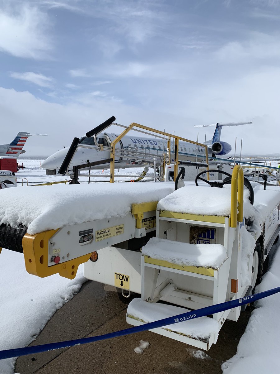 UnitedSAF1's tweet photo. Had a great snow day in SAF! https://t.co/Ui8YguL8ji