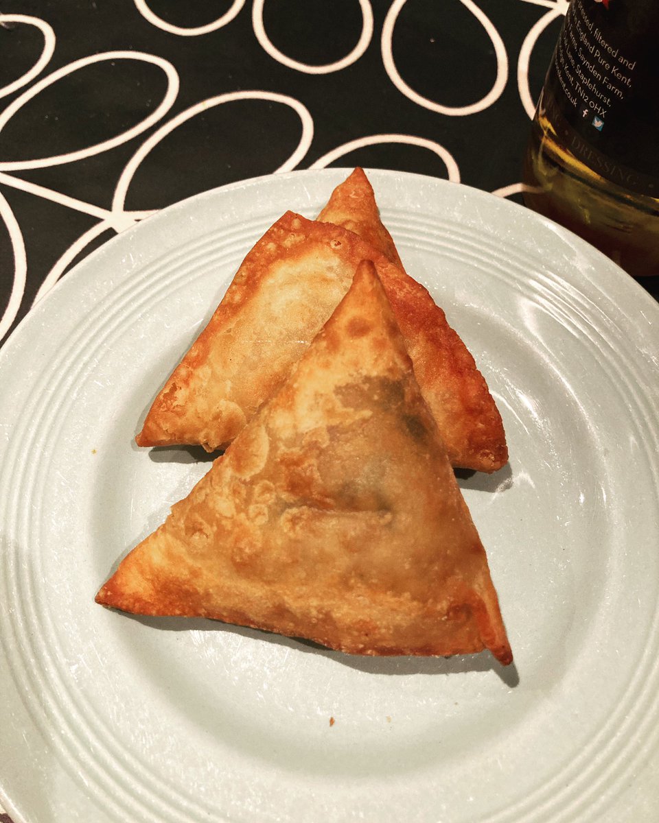 PureKent's tweet image. Love our customers at @PenshurstFmMrkt ! A lovely lady brought me some keema samosas, nice and crispy thanks to our rapeseed oil!  Spicy!