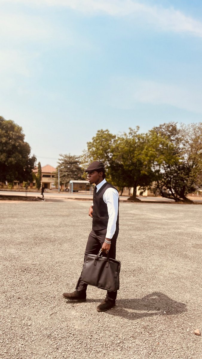CreenCaesar's tweet photo. BEST GRADUATING STUDENT. 
EVT, FUTO. CLASS OF 2021.
Done and truly dusted. 🎭 https://t.co/LwfzINR0vR