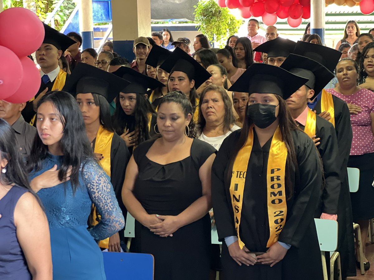MsacacoyoSv's tweet photo. Felicitamos a a los nuevos graduados de la Promoción 2023 🎓 del Instituto Nacional De Sacacoyo. https://t.co/p1dD4b6xBV