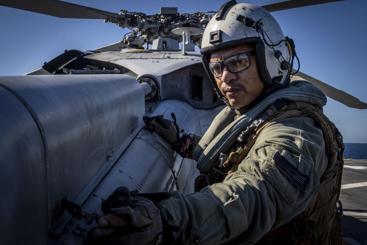 📍 PACIFIC OCEAN (Nov. 19 2023) - Naval Air Crewman (Helicopter) 1st Class Joseph Rivera, assigned to the “Wildcards” of Helicopter Sea Combat Squadron (HSC) 23, inspects the tail of an MH-60 S Sea Hawk helicopter before flight operations aboard USS Boxer (LHD 4).