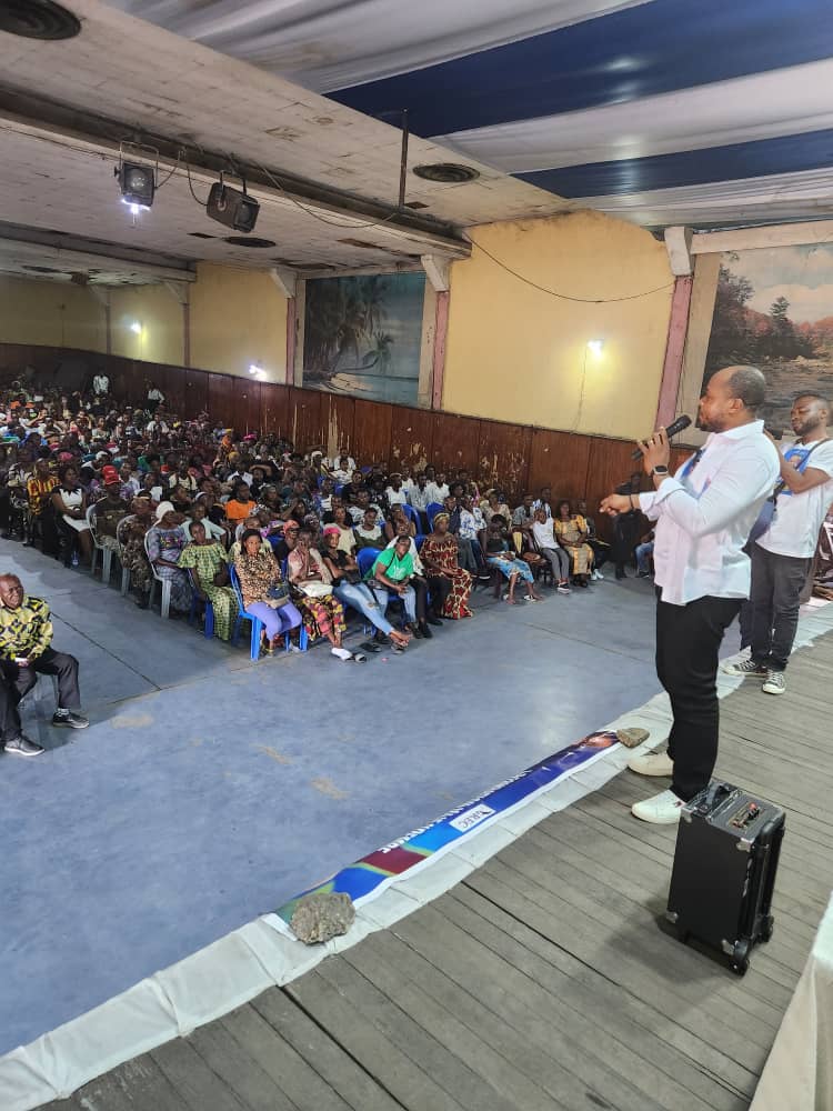 DjoKalengay's tweet photo. #Lukunga: Djo Kalengay, le numéro 39 fait ébranler l'encoignure et recoin de Lukunga.
Cette foule immense est venue répondre à l'appel présenter son programme à la députation nationale. Et prêcher sur la réélection du candidat @Fatshi20 N°20 #4AC #Grec #CameraFatshi @choixdupeupl https://t.co/tcPGwOowoY