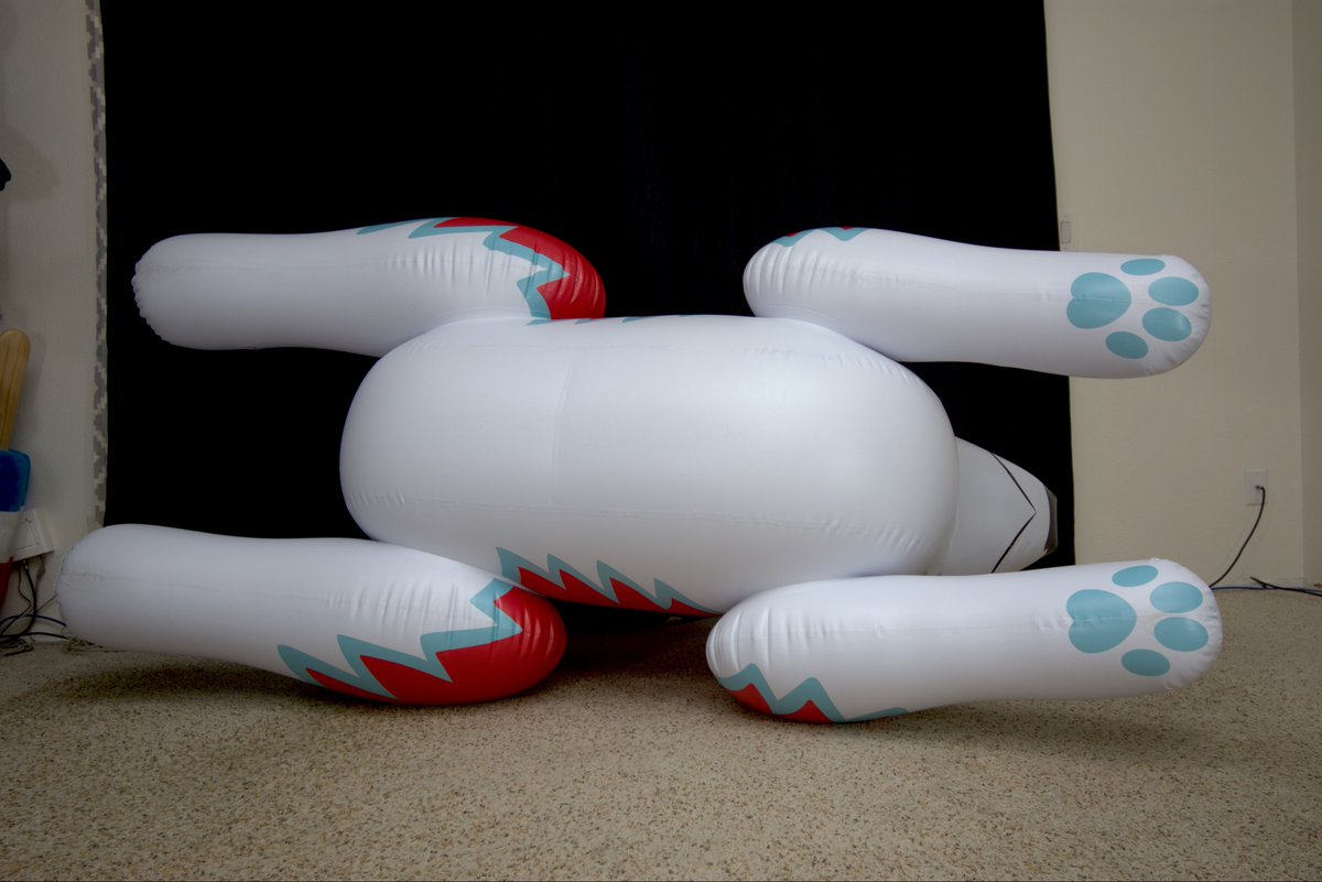 avalon_cruz's tweet photo. OwO whatβs this?! A one-off-custom-made Zap Husky fursona themed inflatable pool toy made by @PhenodToy !! Iβm in total β‘οΈshockβ‘οΈ!! Thank you Phenod for this AMAZING creation! #SqueakySaturday #Squeakend #Inflatable π·: @VarekWolf & @BlackDireMedia https://t.co/aZY3gilzOX