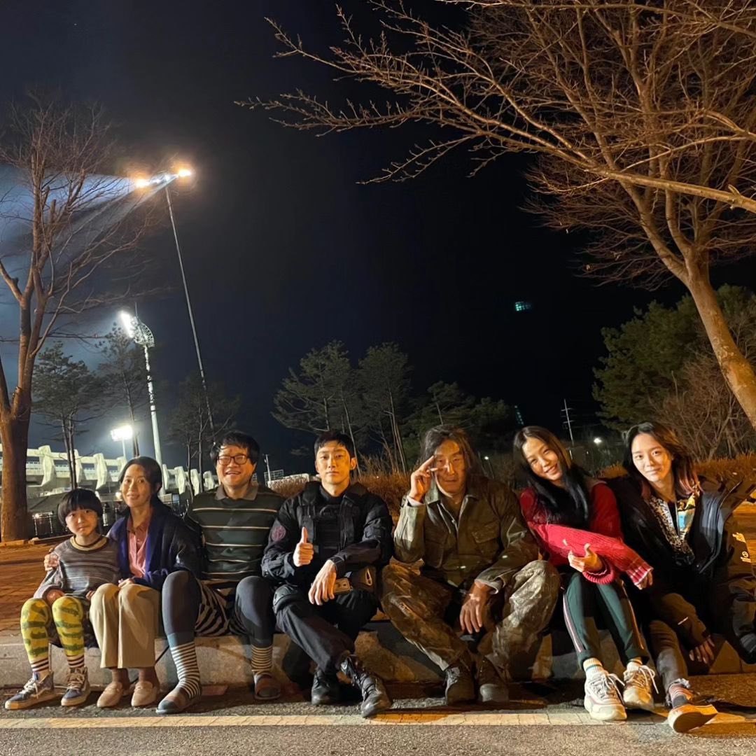 gyuyoungdaily's tweet photo. 📷 bongsikh: #ParkGyuyoung with #SweetHome2 co-stars #HyunBongsik, #GoMinsi, #JungJinyoung, #WooJungkook, #KimHeejung and #ChoiGo ❤️

(2/2) https://t.co/OSFWP0qzvi