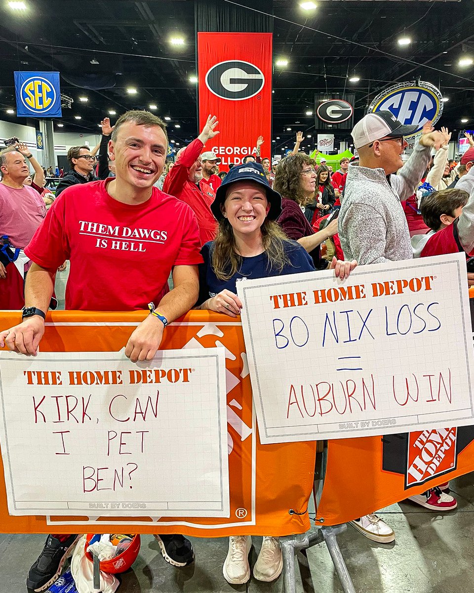 CollegeGameDay's tweet photo. We all want to pet Ben 🐶 

@KirkHerbstreit | #CollegeGameDay https://t.co/qGc8Pnbt8X