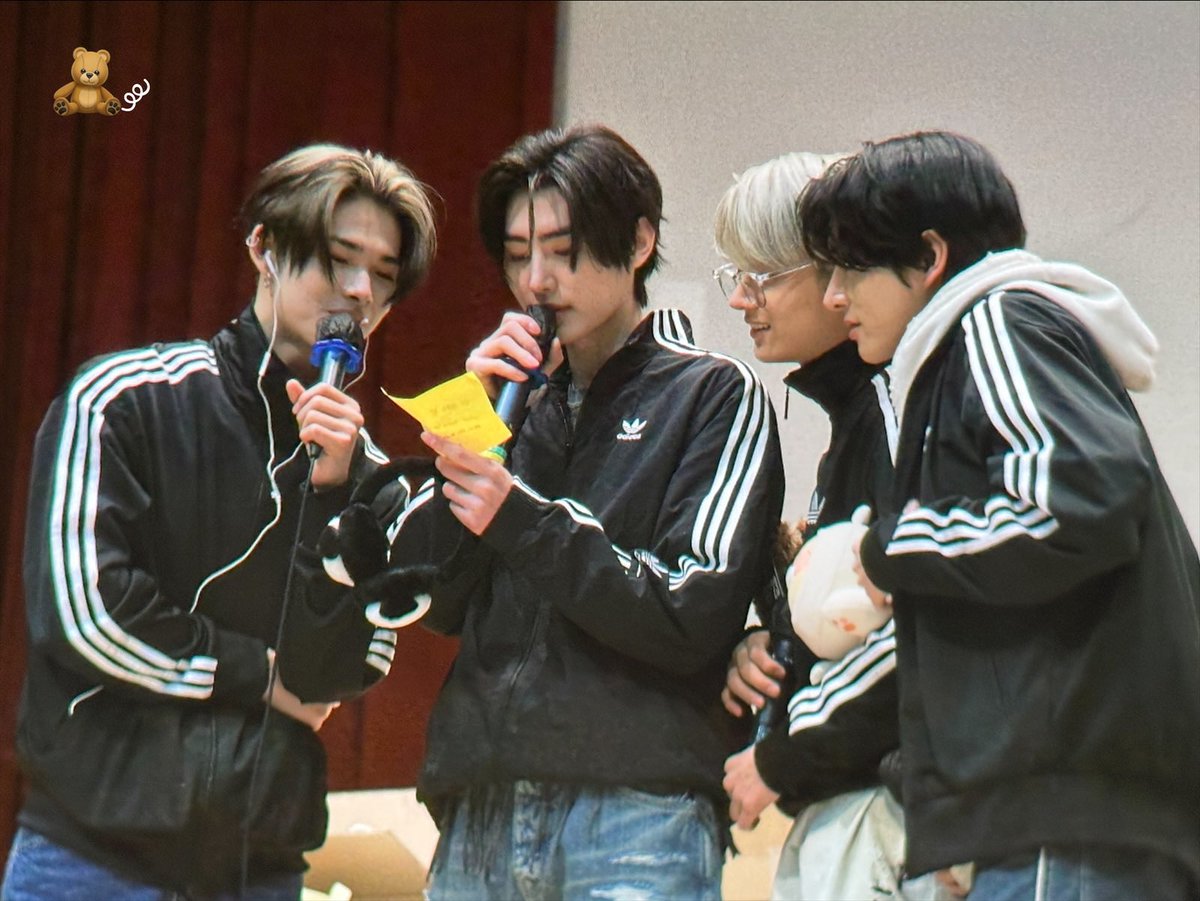 EN7ernally's tweet photo. THEY ALL LOOK SO CUTE WEARING THAT ADIDAS SWEATER PLS 😭😭😭😭😭🖤 https://t.co/MkXlJ7gk8u