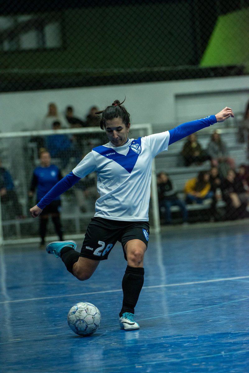 Velez's tweet photo. 💪🏼 ¡Hoy juegan las pibas del Futsal y van por el campeonato!

💙 Vení a alentarlas esta noche, desde las 21:30hs, en el Espacio Multifunción II (Juan B Justo 9200).

🎟 Entrada: $1000

🙌🏻 Vení temprano para alentar también a la categoría Única a las 19, y la Reserva desde las 20:15hs.

#JuegaVélez