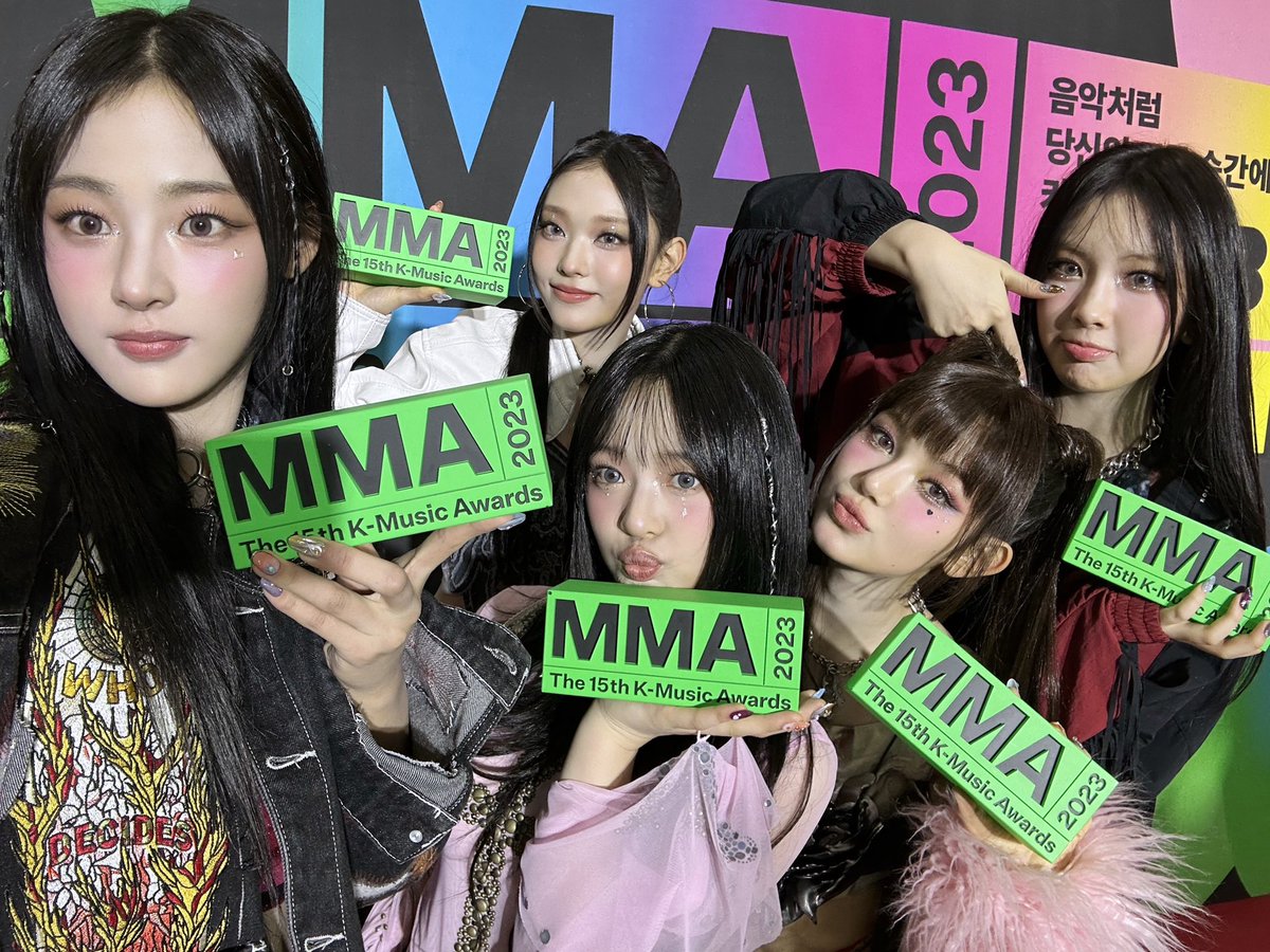 ✨🐰 버니즈!!!!!!! My gosh.... very hard to organise today in words but... 오늘 🍈MMA 2023애서  버니즈 여러분들앞에서  우리의 Get Up 앨범의 있는 6곡들 다 준비한 무대로 보여드릴 수 있어서 너무 행복했고.... We still can't believe we received 5 awards in total, and words can't