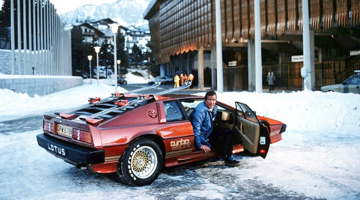 First sign of snow &amp; mentally we’re right here in this ⁦<a href="/lotuscars/">Lotus Cars</a>⁩ Esprit Turbo skiing ⛷️ in Cortina d'Ampezzo. You?