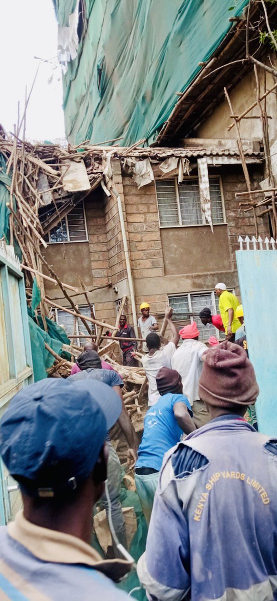 benanuale's tweet photo. KUJA B ESTATE BUILDING SCAFFOLDS COLLAPSE
A multi-agency Search & Rescue operation ongoing. 15 casualties have been evacuated to @KNH_hospital & other facilities.4 Fatalities reported. @Krcs_NRbBranch to set up a PSS & Tracing desk #ARSWOL #Rosie #Quickmart #Germany #Sakaja #Weuh https://t.co/0Et01Wi2cm