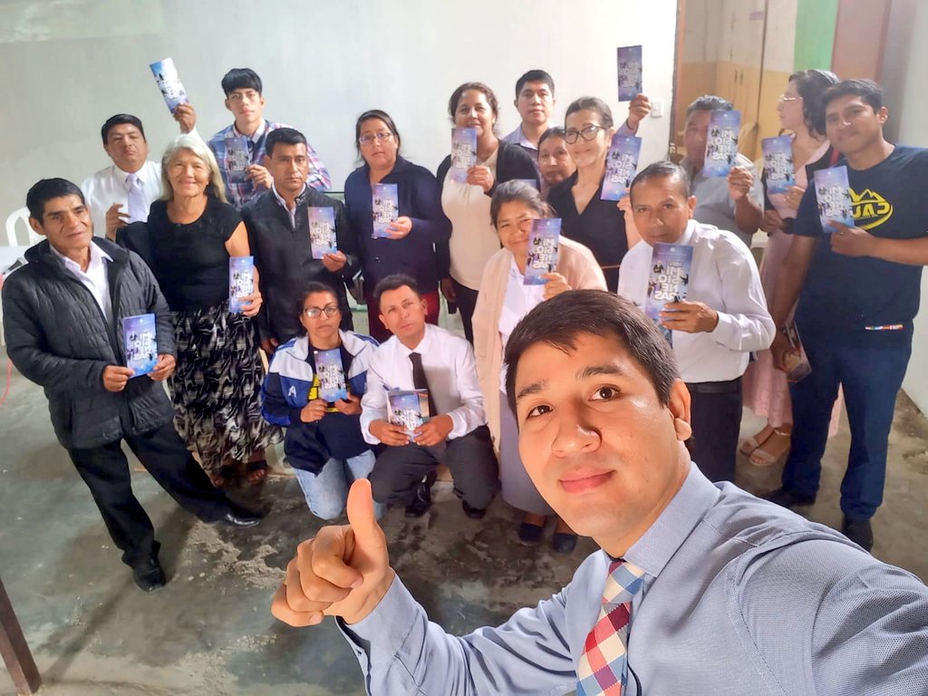 AdventistasMPN's tweet photo. 💫Nuestros líderes de la 🇵🇪Misión Peruana del Norte, participan de la III Convención de Escuela Sabática💙 , donde se sienten motivados para seguir cumpliendo la misión ❤️‍🔥. 

#RID #ÉnfasisMisioneros #Discipulado #VamosPorMás https://t.co/eDcfCxkJEq