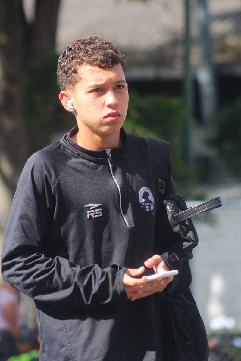 ¡En tan solo minutos, se dará el pitazo inicial en busca de un sueño!

La sub-17 blanquinegra se enfrentará al conjunto violeta por la Gran Final de la Liga FUTVE Junior.

Pendientes de este señor, Santos Torrealba que es uno de los jugadores con más minutos, 23G y 7 asistencias.