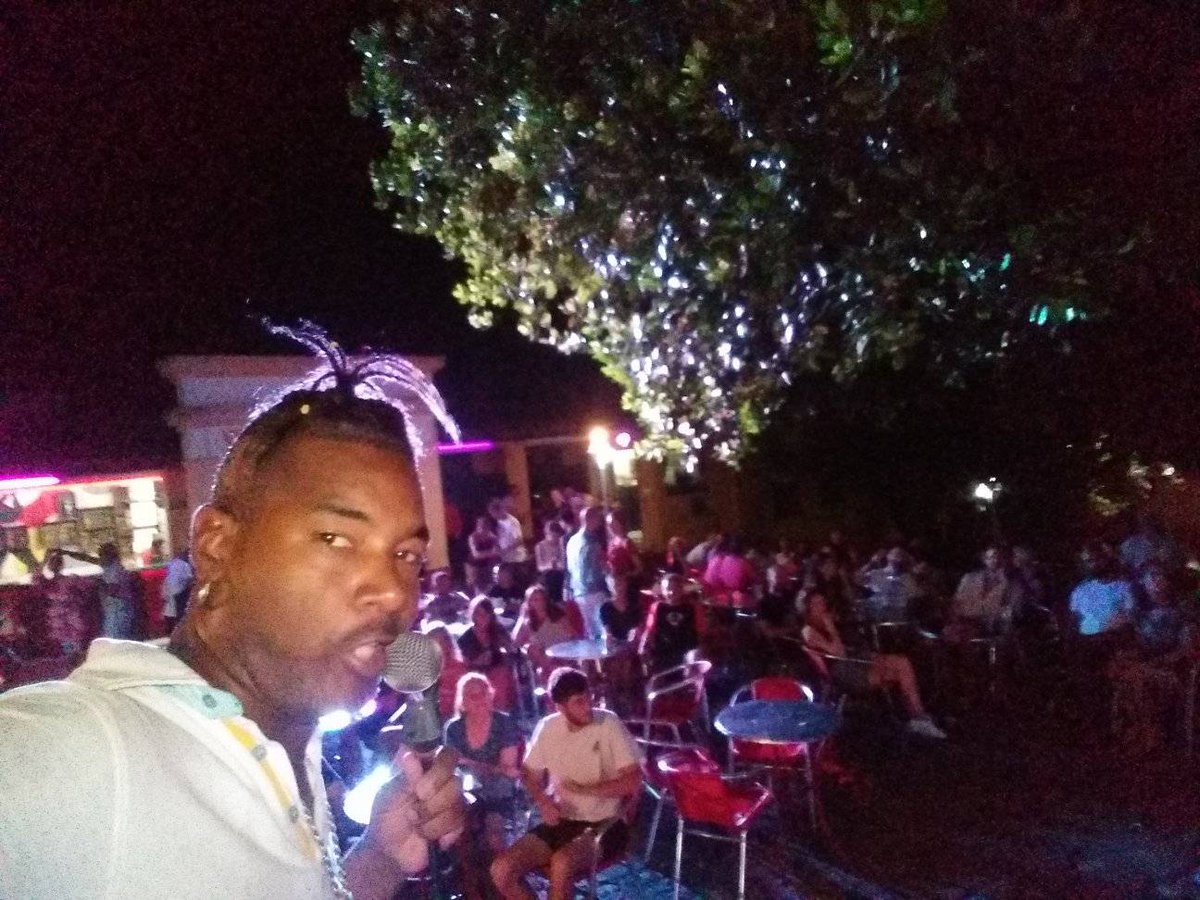 EgremTrinidad's tweet photo. Ustedes lo que necesitan hoy es bailar💃🕺
La energía ni se crea ni se destruye, Se Baila💃🕺.
Noche para bailar con la #timbacubana de ¨Aché Son¨. Escalinatas @EGREMOFICIAL Trinidad 9:00 pm.
#MusicaCubana #MusicaEnVivo #SienteLaMusica #Egrem #TrinidadDeCuba https://t.co/GMQ0G0mE39