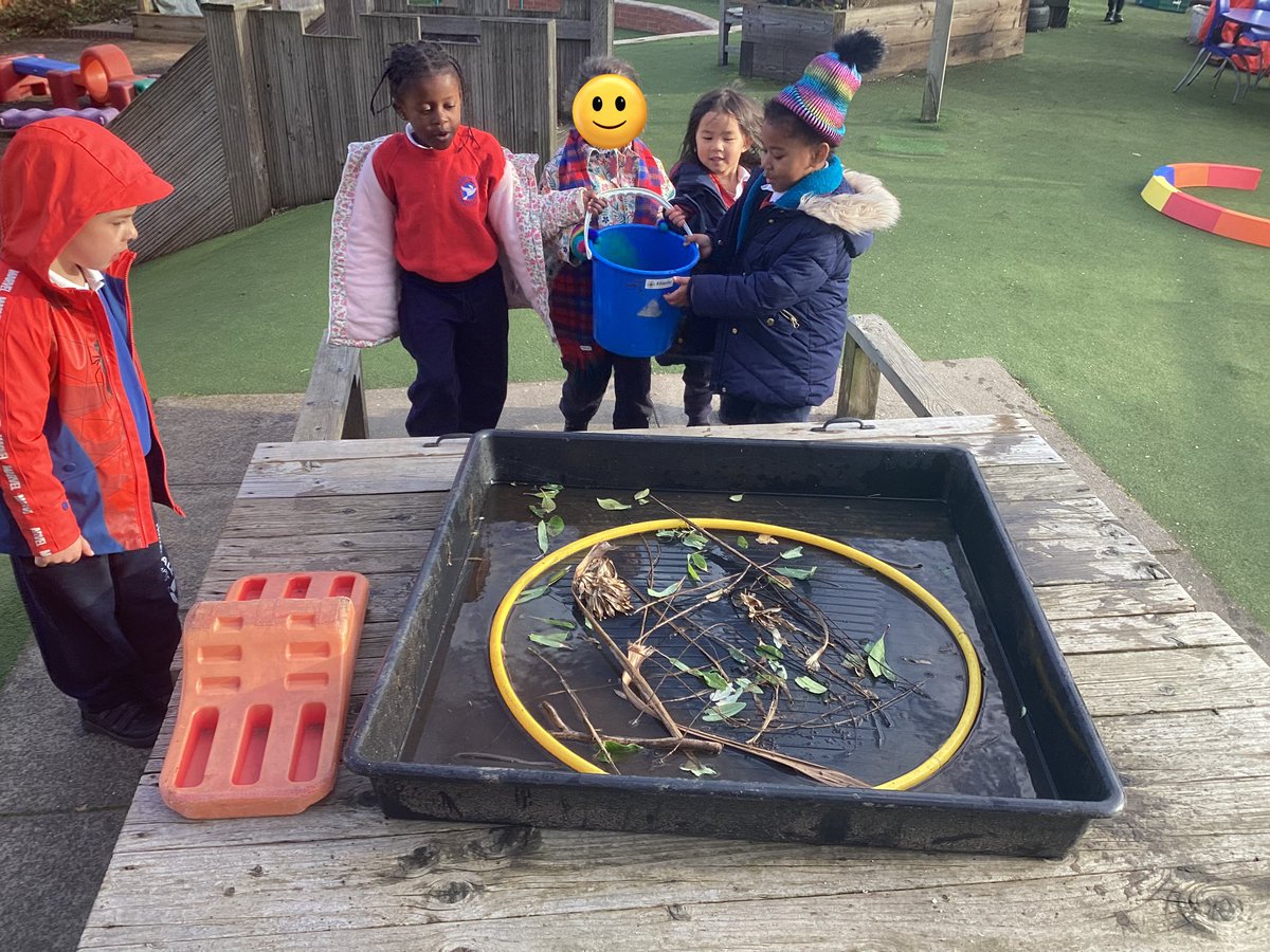 LarkHallPrimary's tweet photo. EYFS took advantage of the cold weather to explore ice! Where does it come from? Can we make our own? Yes we can! #lhstu #lhpscd #lheyfs #lhwaterloo #lhnursery https://t.co/ViowDPA9Ol