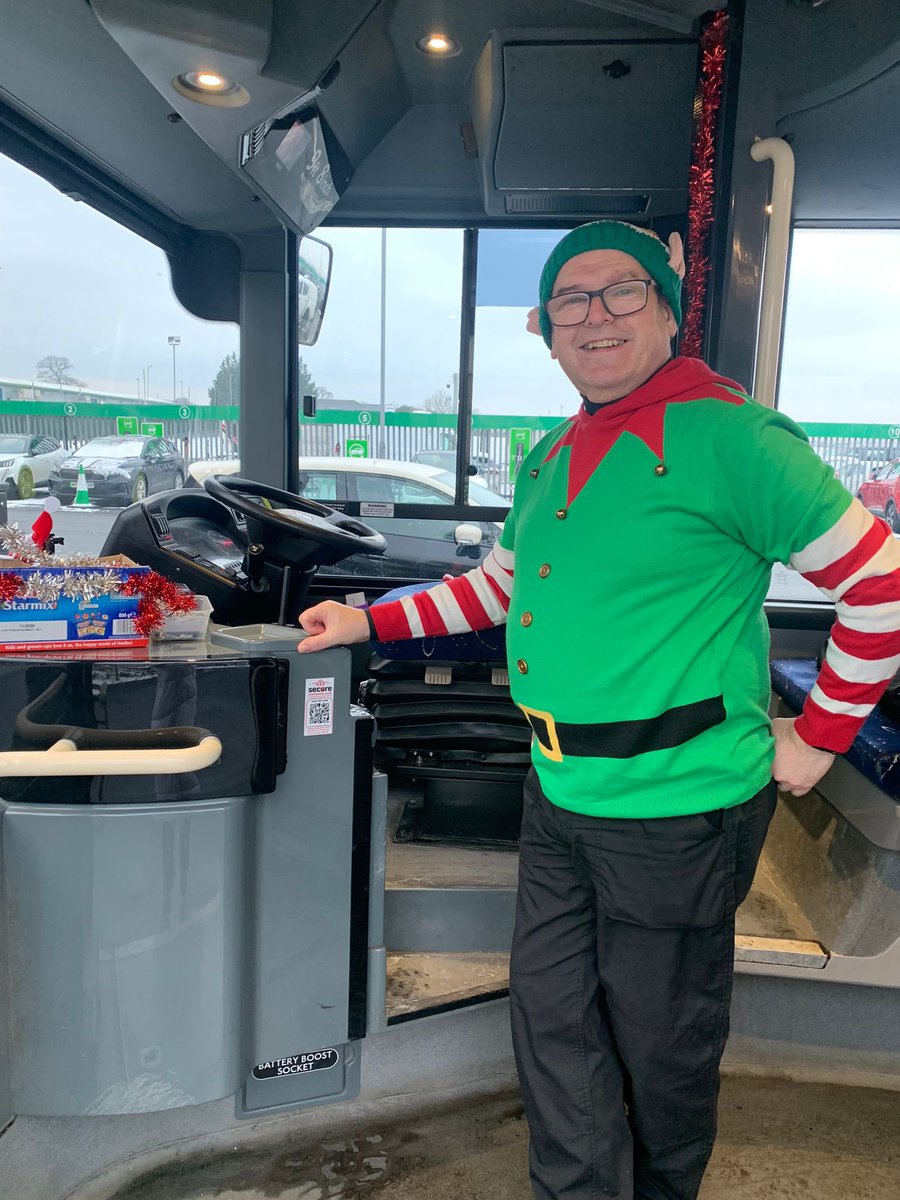 Say Hi 👋 to our very own Elf on the shelf Fraser delivering passengers to Edinburgh Airport before heading back to Santa 🎅🏼 for Christmas.  If you see Fraser or any of our driver Elf’s this December say Hi 👋 and you might even get a sweet surprise…..