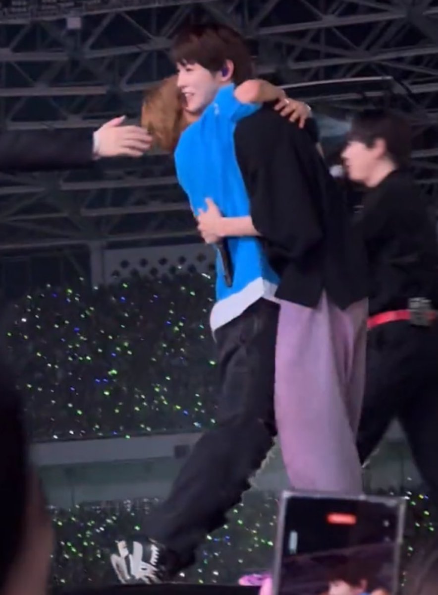 haechan has such a cute friendship with sungchan... my 2chan 🥺🥺🥺