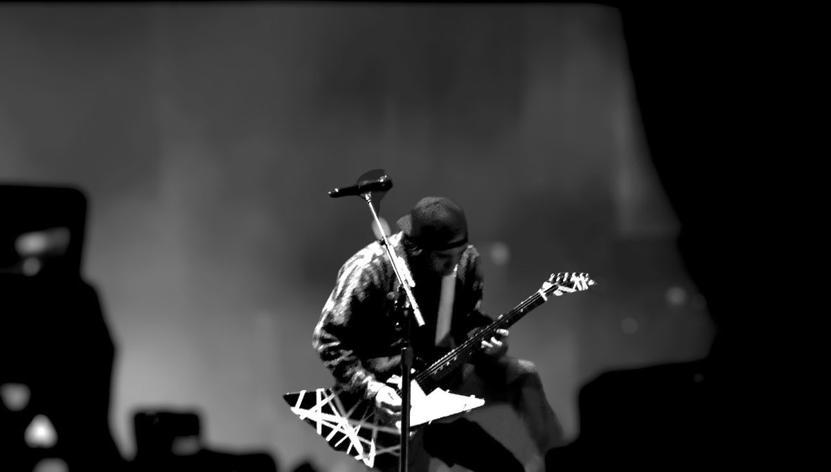 Caitlyns_Lifee's tweet photo. I JUST WANNA GO ON TOUR WITH ON OF MY FAVORITE BANDS AS PHOTOGRAPHER/ VIDEOGRAPHER. LIKE MAKE A DREAM COME TRUE??? @bmthofficial @piercetheveil @badomenscult @Caskets_band @SetItOff @falloutboy @dayseeker #concertphotography #concert #musicphotography #concertphotographer https://t.co/el6xjo0mav