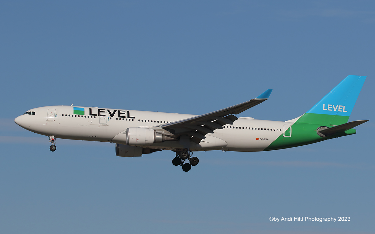 DC10lover's tweet photo. Level (Iberia) Airbus A330-202 EC-NRH / BCN 23. November 2023
@AirlinesLevel @Airbus @BATbarcelona #avgeek #avgeeks #aviation #aviationlovers #plane #planes #planespotting #planespotter #spotter #spotting #aircraft #airbus #bcn #a330 #FlyWithLEVEL #aviationphotography #aviation https://t.co/vrulZ16Kd4